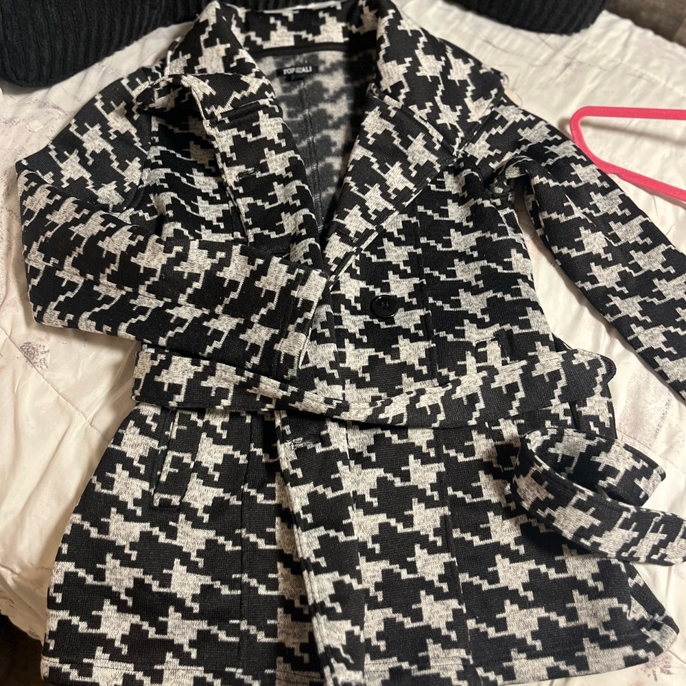 Roz & Ali Black and White Houndstooth Trench Coat